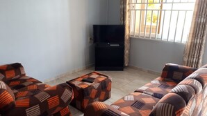 Standard Bungalow, 1 King Bed, Accessible | Living room - Riverside Bungalows Commewijne (Meerzorg)
