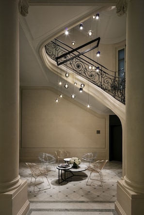 Lobby - La Clef Champs-Élysées Paris by The Crest Collection (Paris)