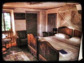 Desk, free cots/infant beds, rollaway beds, free WiFi
