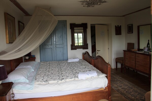 Desk, free cots/infant beds, rollaway beds, free WiFi