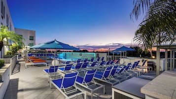 Outdoor pool, open 8 AM to 8 PM, free cabanas, sun loungers