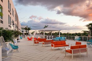 Outdoor pool, open 8 AM to 8 PM, free cabanas, sun loungers - Aloft Delray Beach (Delray Beach)