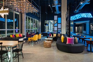 Serves dinner and happy hour - Aloft Delray Beach (Delray Beach)