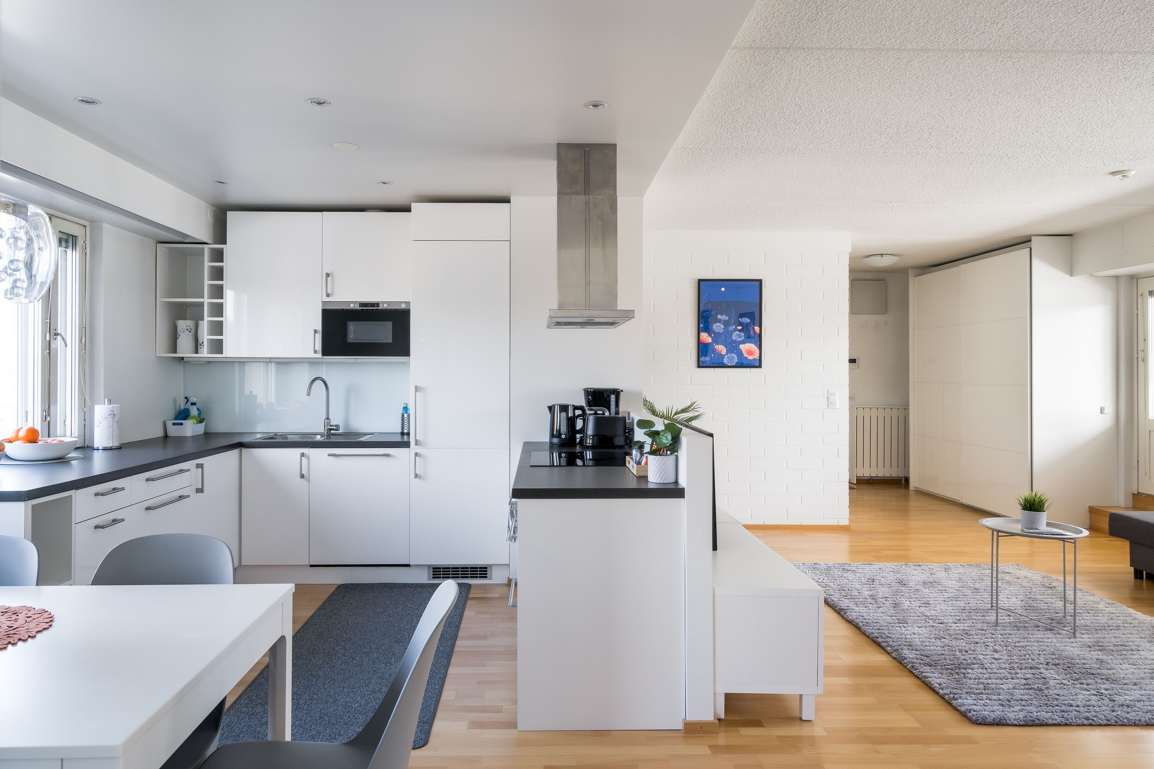 Standard Apartment, 3 Bedrooms, Balcony | Private kitchen | Fridge, microwave, oven, stovetop