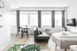 Standard-studio, keittiö | Oleskelualue | Älytelevisio