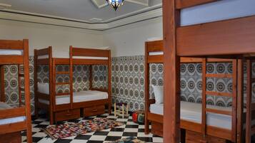 Fer et planche Ă  repasser, Wi-Fi gratuit, draps fournis