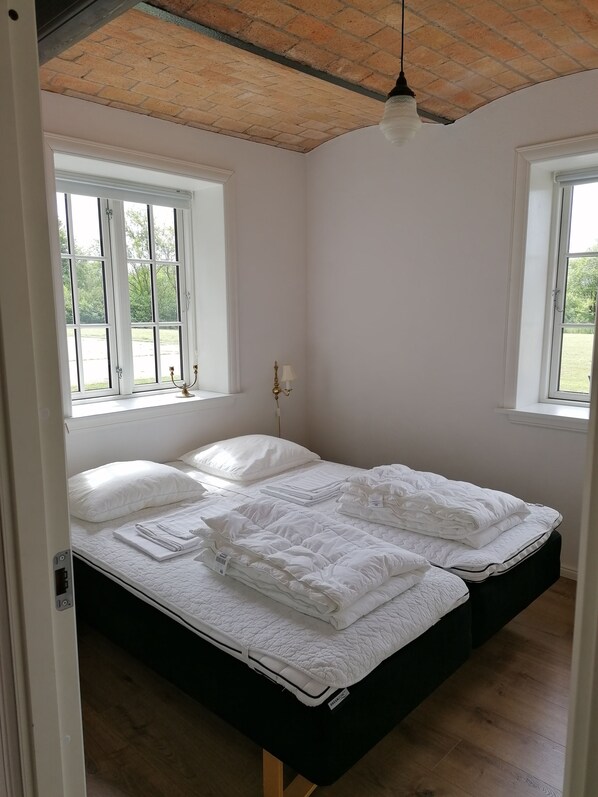 Individually decorated, individually furnished, free cribs/infant beds - Aagaarden (Billund)