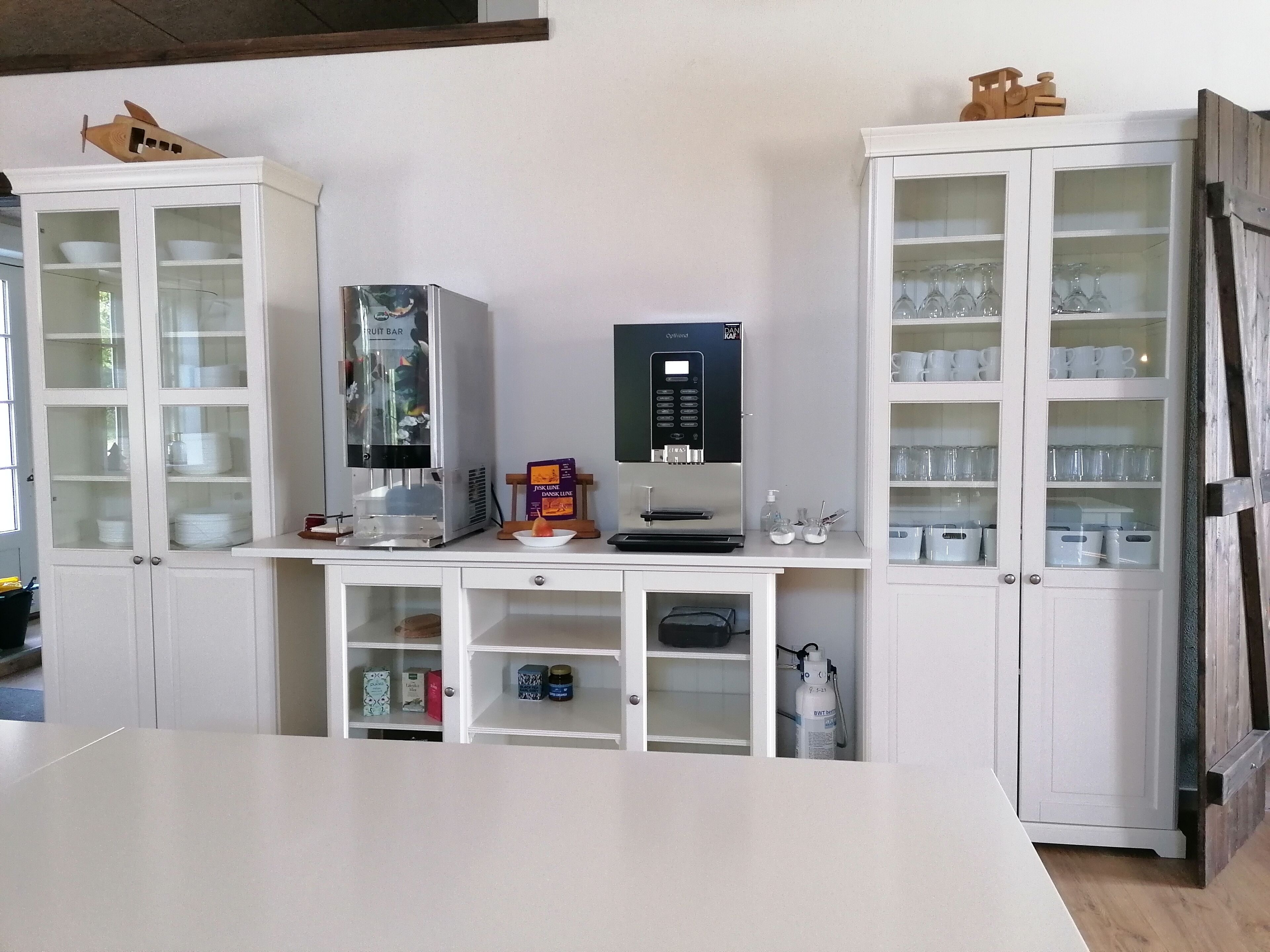 逢周末供应欧陆式早餐（每人 DKK 90）