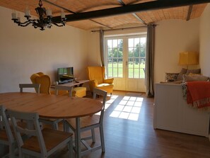 Appartement, plusieurs lits, non-fumeurs | Coin séjour