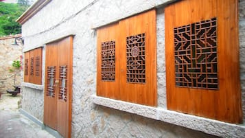 Family Cabin, Multiple Beds | Blackout drapes, free WiFi, bed sheets