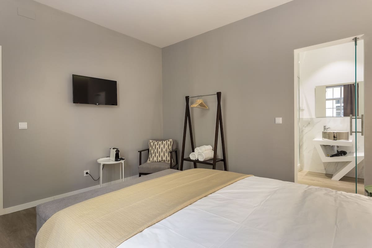 1 bedroom, premium bedding, blackout curtains, soundproofing