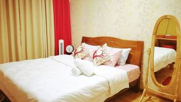 Deluxe Apartment | Desk, free WiFi, bed sheets