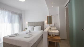 Classic Double Room, Sea View | Hypo-allergenic bedding, minibar, in-room safe, desk