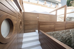 Mamma Mia Honeymoon suite with outdoor pool sea view | 1 Schlafzimmer, Allergikerbettwaren, Minibar, Zimmersafe
