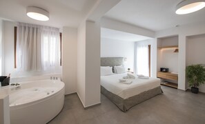 Honeymoon suite with indoor jacuzzi - Natura Luxury Boutique Hotel Skopelos (Skopelos)