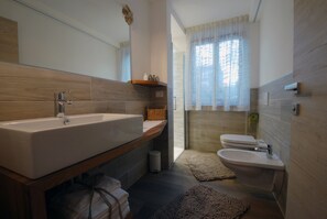 Double or Twin Room (Abete) | Bathroom