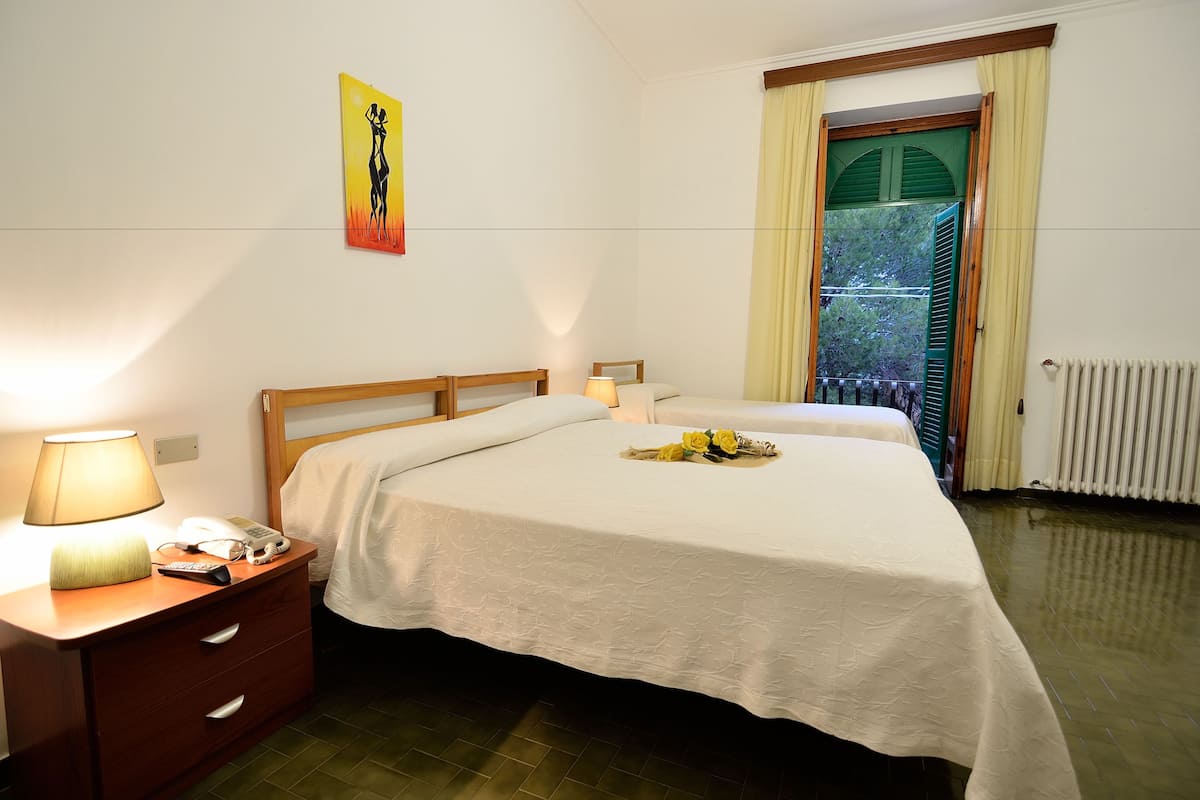 Minibar, in-room safe, individually decorated, individually furnished