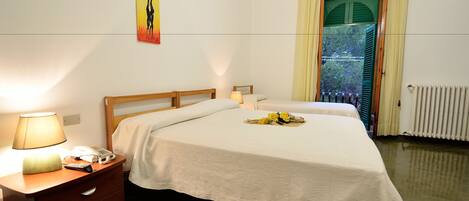 Family Quadruple Room | Bar mini, peti besi dalam bilik, dihias secara berasingan