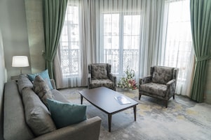 Family Suite, Multiple Beds | Living room | LCD TV
