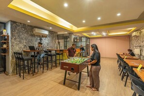 Blackout curtains, iron/ironing board, free WiFi, bed sheets - The Hosteller Delhi (New Delhi)