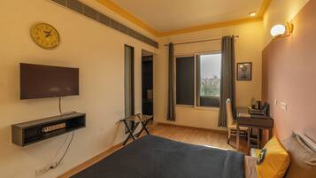 Superior Double Room | Individuelt dekorert, blendingsgardiner og strykejern/-brett