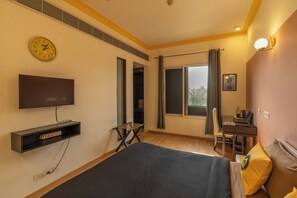 Superior Double Room - The Hosteller Delhi (New Delhi)