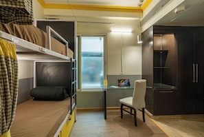 1 chambre, décoration personnalisée, rideaux occultants