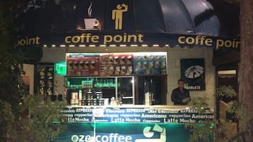 Ofrece desayunos, almuerzos y cenas