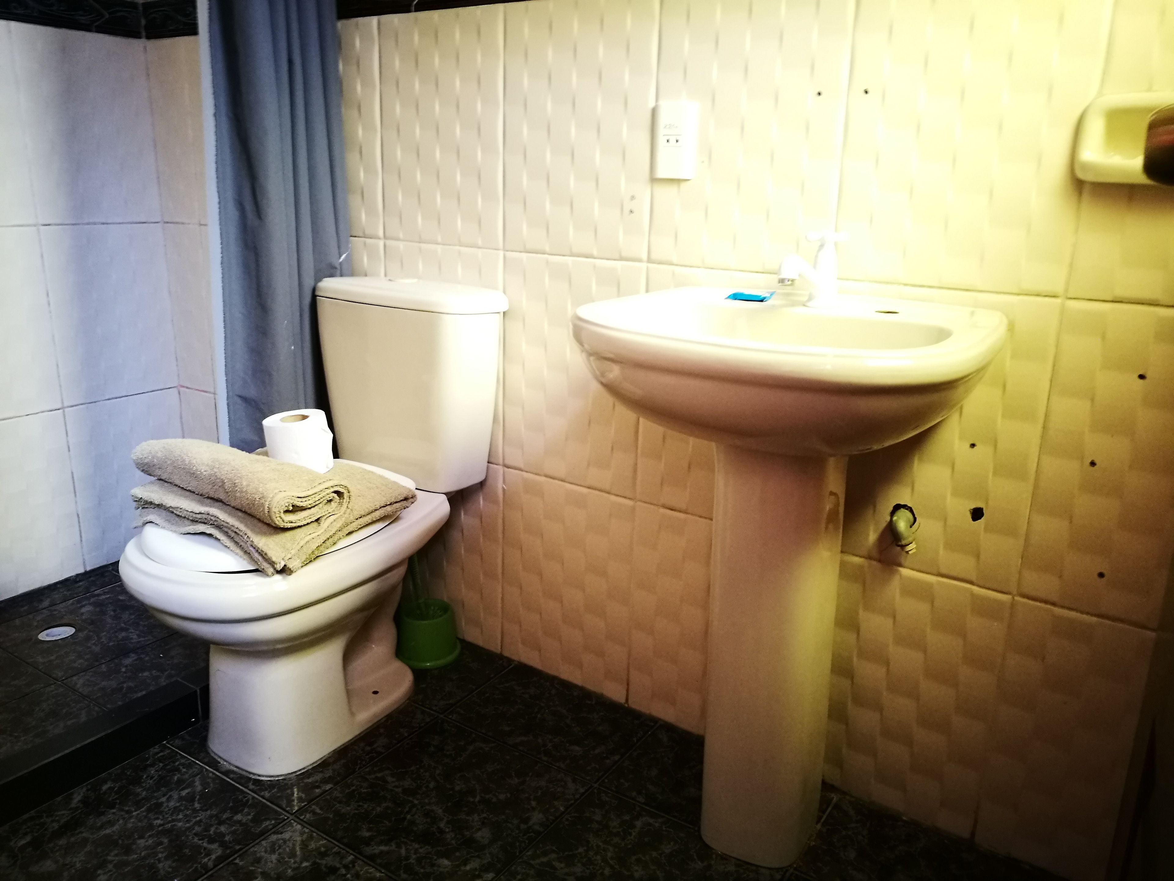 family room | bathroom | shower, rainfall showerhead, free toiletries, towels