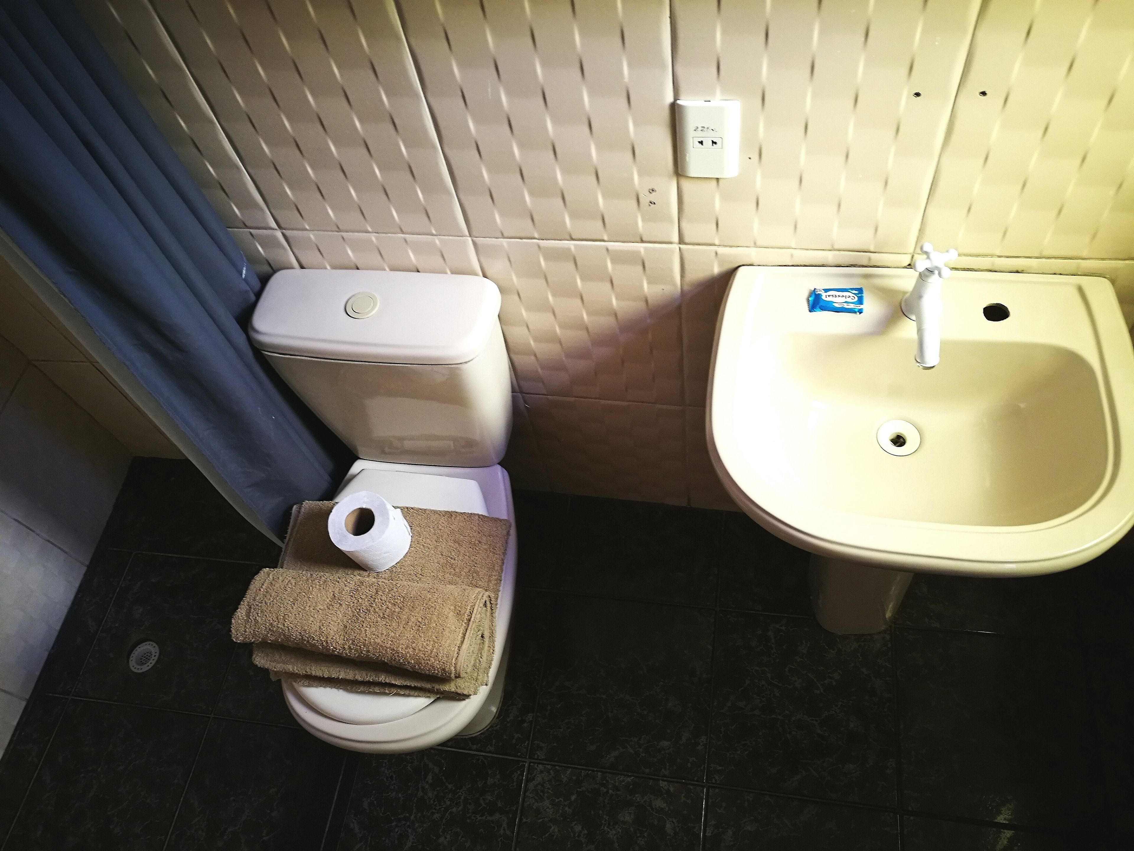 family room | bathroom | shower, rainfall showerhead, free toiletries, towels