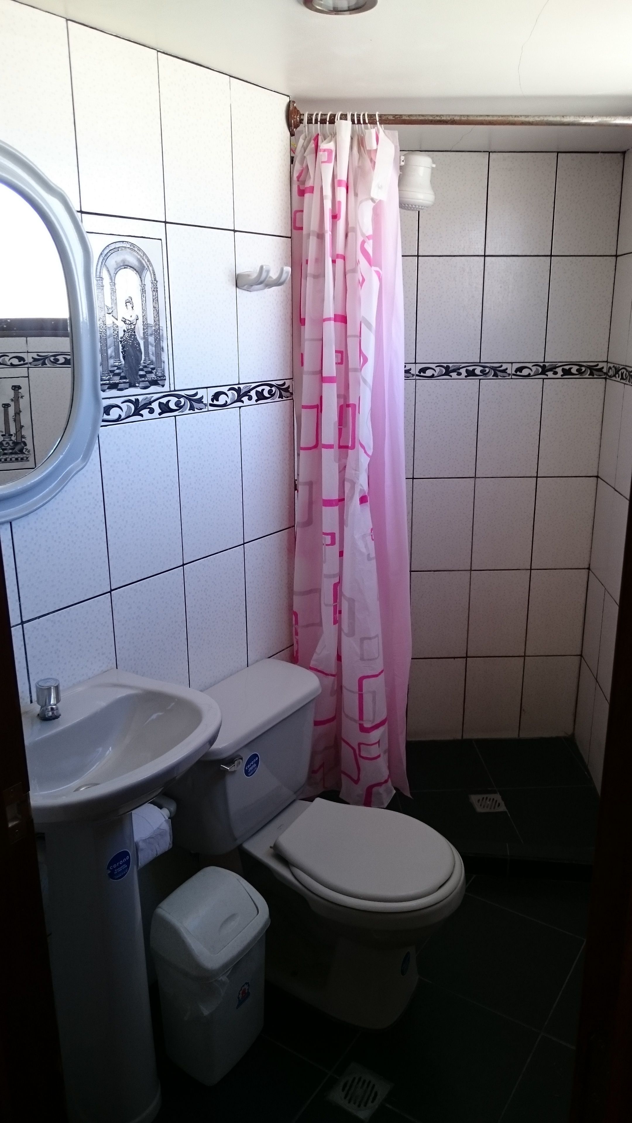 shower, rainfall showerhead, free toiletries, towels