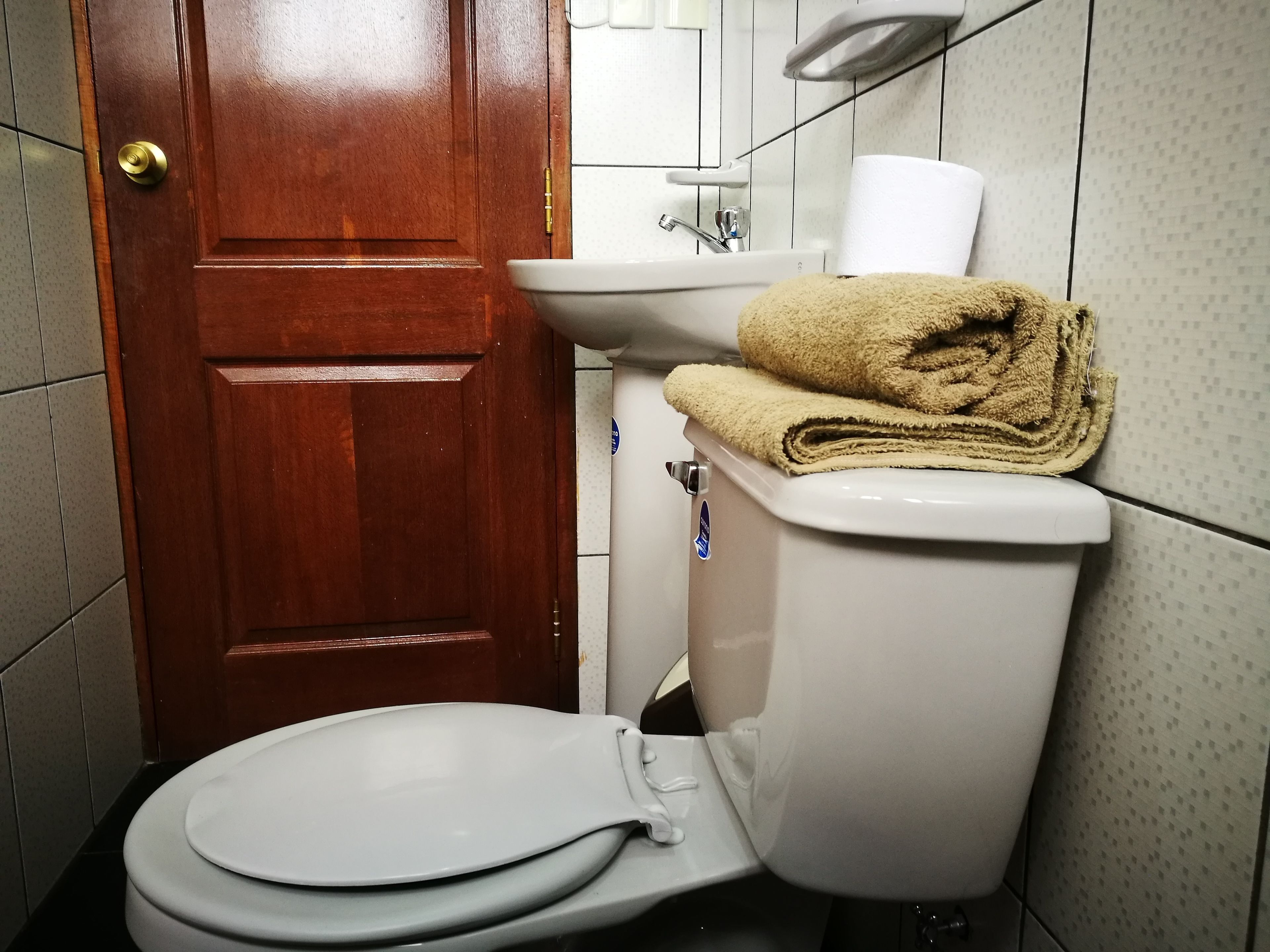 deluxe double room, 1 queen bed | bathroom | shower, rainfall showerhead, free toiletries, towels