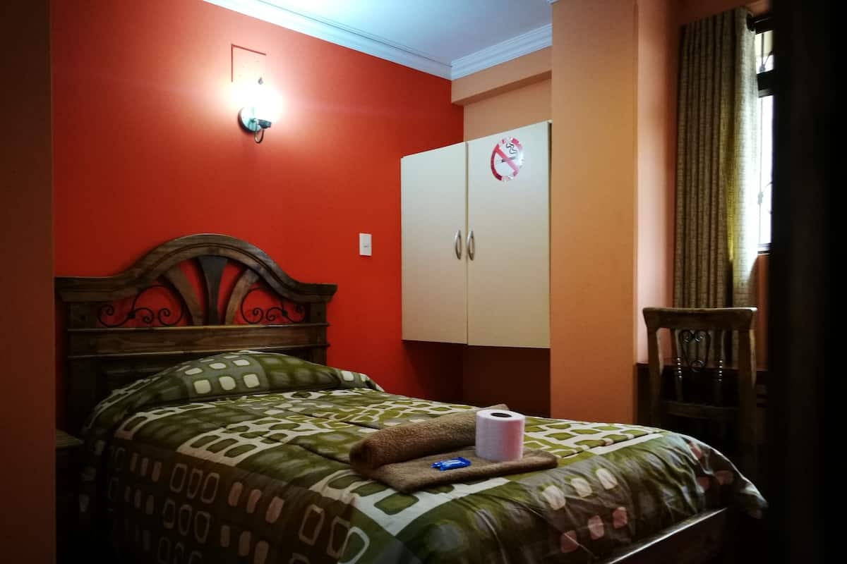 Single Room, Private Bathroom