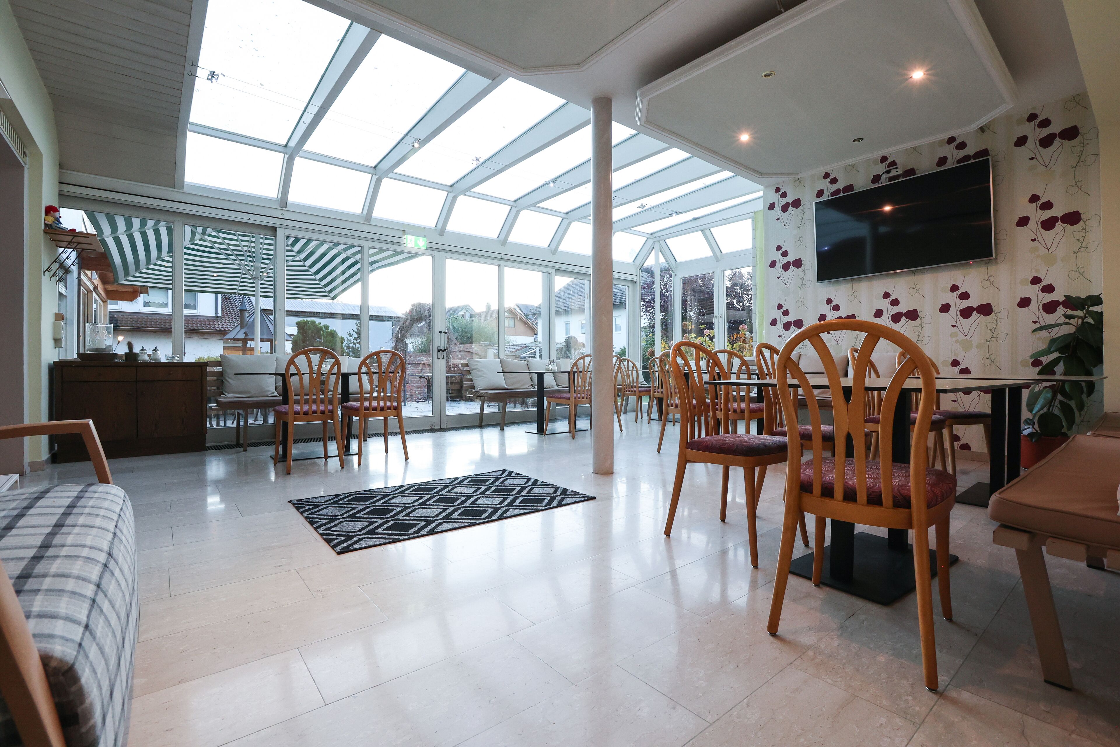 daily buffet breakfast (eur 14 per person)