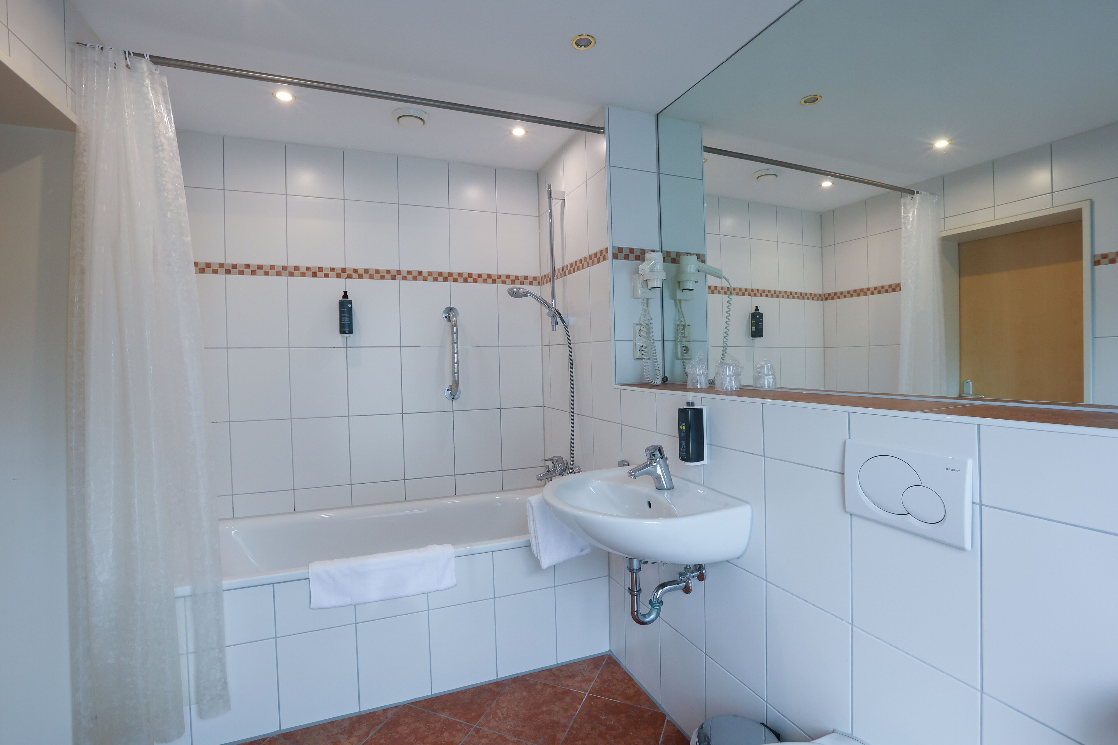 standard twin room | 1 bedroom, free wifi, bed sheets