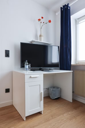 Chambre supérieure double | Téléviseur