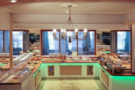 Buffet. Arthotel Ana Panorama