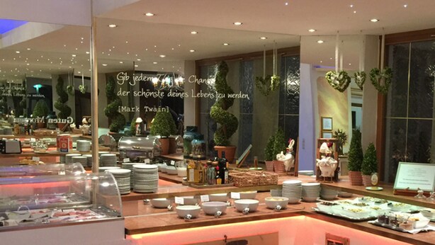 A buffet area with various food items and dishes displayed on counters. - Arthotel ANA Panorama, Trademark Collection by Wyndham (Marktoberdorf)