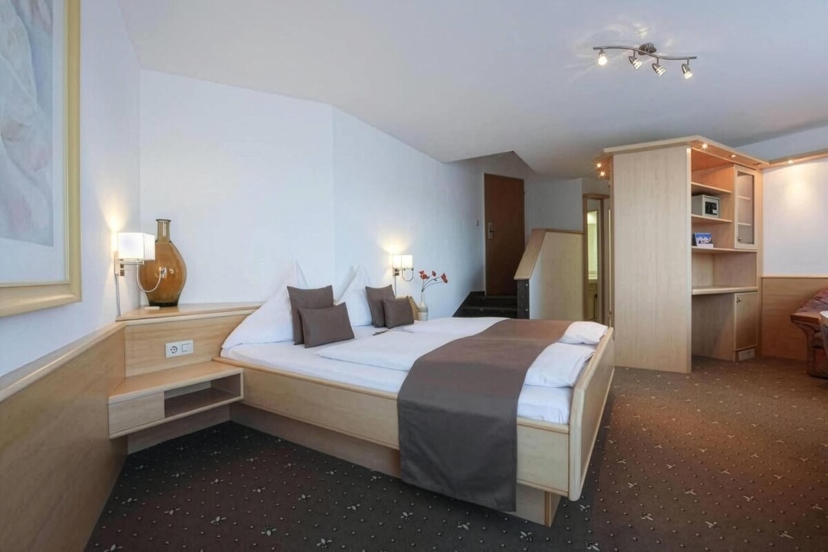 Deluxe Room, 1 Double Bed with Sofa bed | Bed sheets