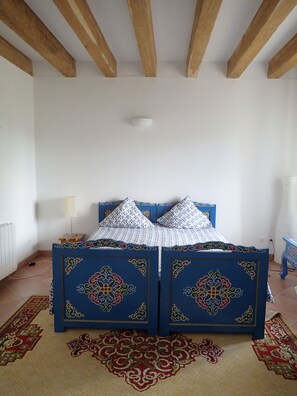 Habitación doble | Decoración individual, mobiliario individual, escritorio