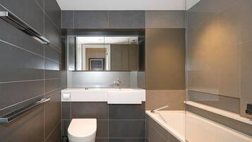 Family Apartment, 2 Bedrooms, Garden View | Bathroom | Free toiletries, hair dryer, towels, soap