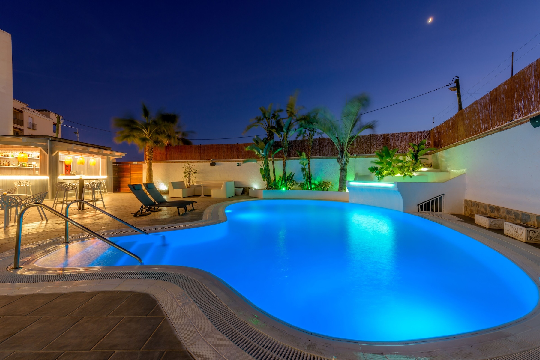 Poolside bar