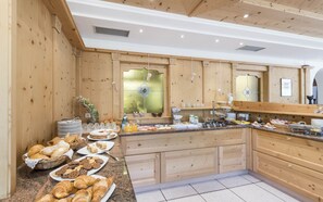 Tägliches inbegriffenes Frühstücksbuffet
