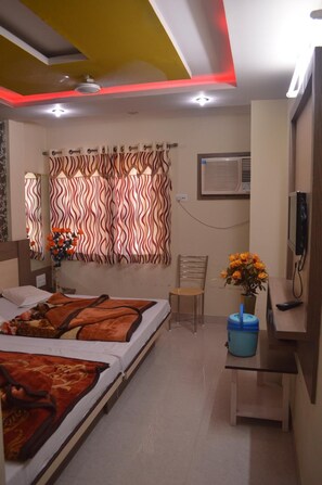 Desk, soundproofing, rollaway beds, free WiFi - Hotel Mittal Inn (Ajmer)