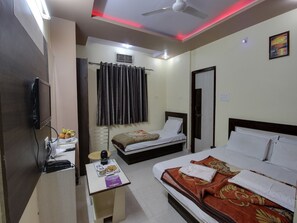 24-inch LED TV with cable channels, TV - Hotel Mittal Inn (Ajmer)