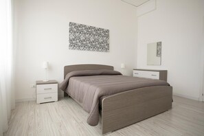 2 bedrooms, desk, free WiFi, bed sheets