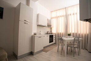 Refrigerador y utensilios de cocina 