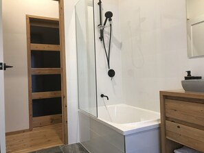 Bathroom - Little Mountain Retreat (Little Mountain)
