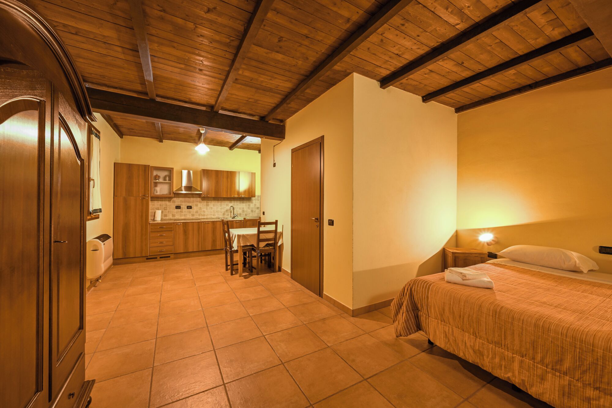 Chambre, accessible aux personnes à mobilité réduite (Gialla) | Literie de qualité supérieure, bureau