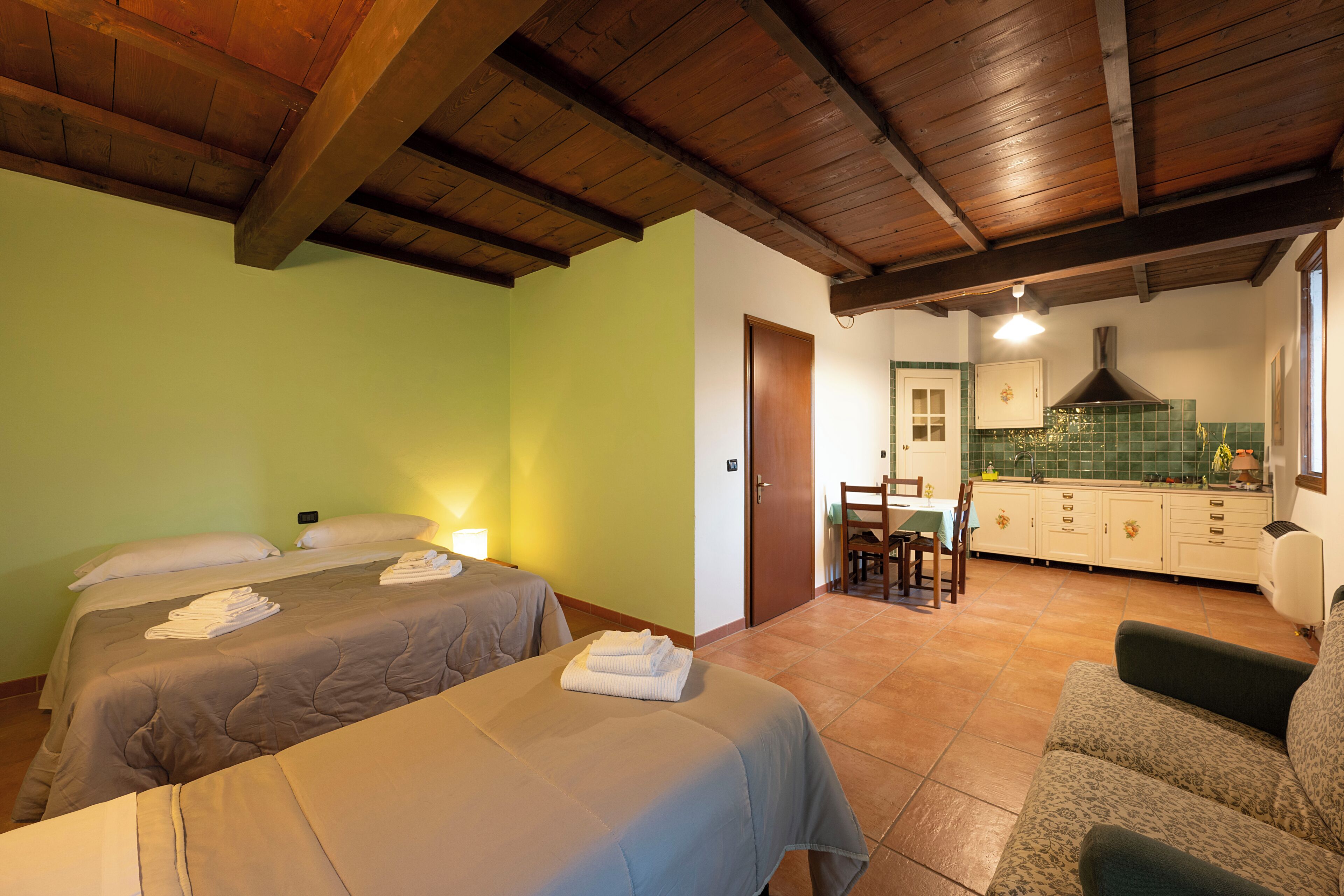 Comfort Studio | Bathroom | Shower, hair dryer, bidet, towels
